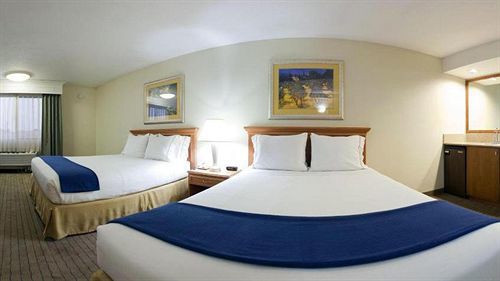 Hotel Express By Ihg Corning